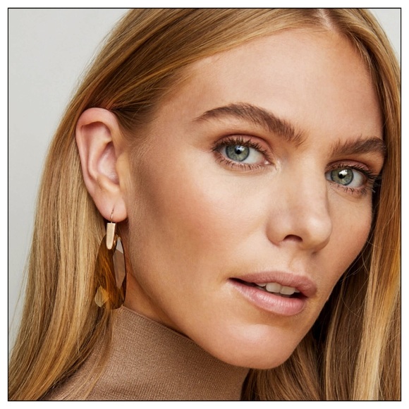 💥SOLD OUT💥Kendra Scott Rhodium Plated Violet Drop Earrings - Picture 4 of 4